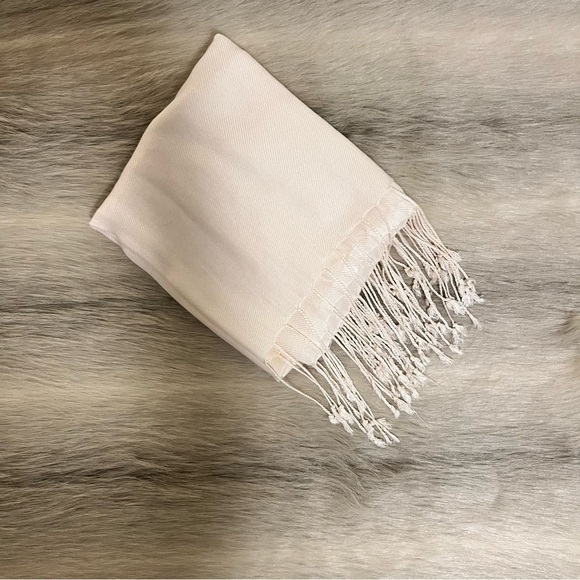 New SAACHI STYLE Off White Large Tasseled Scarf Wrap Rayon Tasseled 62”x30” - Picture 3 of 6